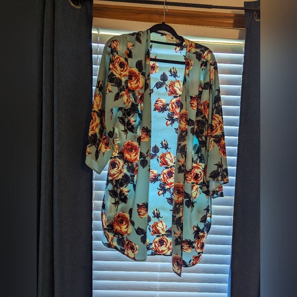 Kimono - Picture 1 of 2